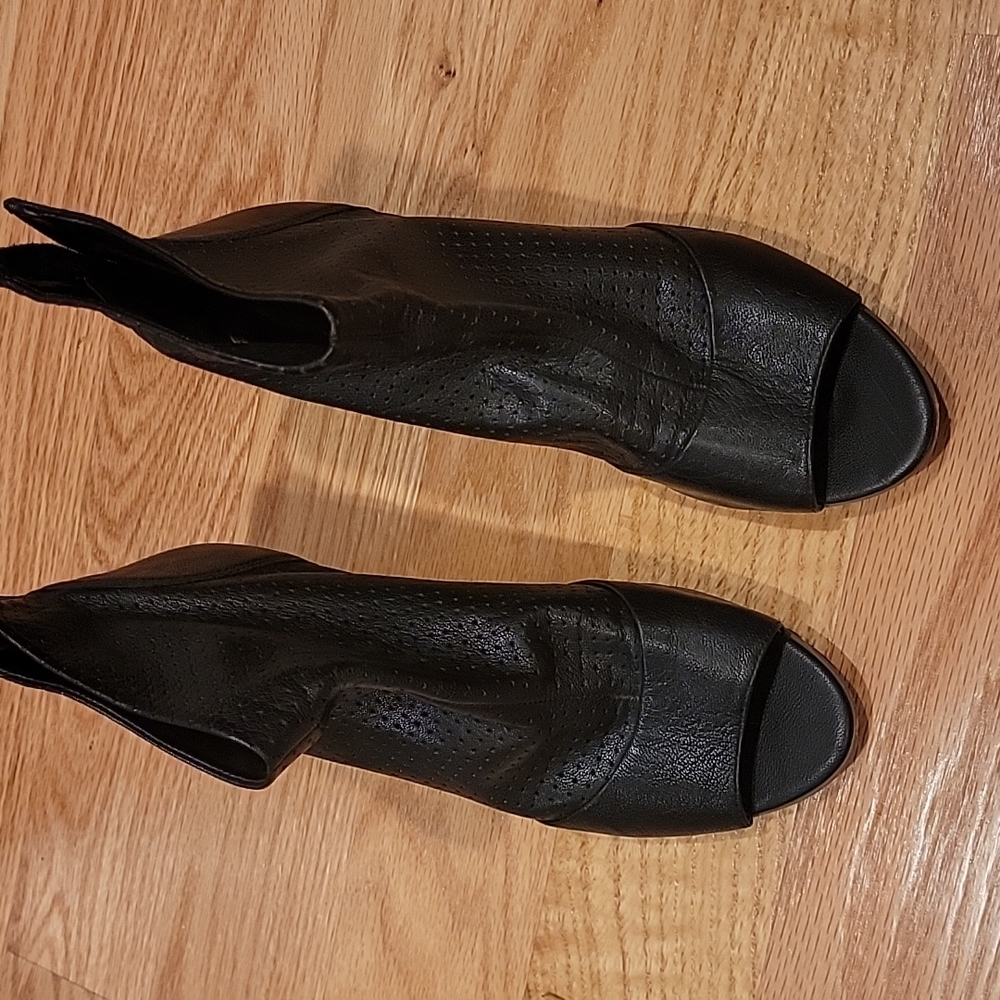 Franco Sarto super soft leather peep toe and closed heel in size 8.5